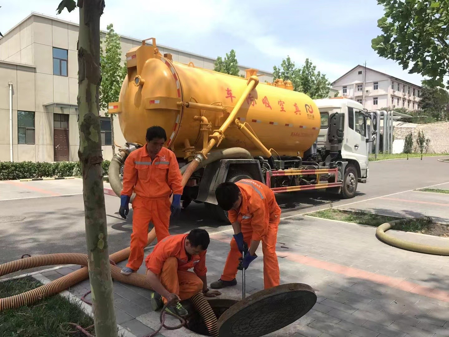 渔薪镇化粪池清理与5-8吨吸粪车施工效率分析